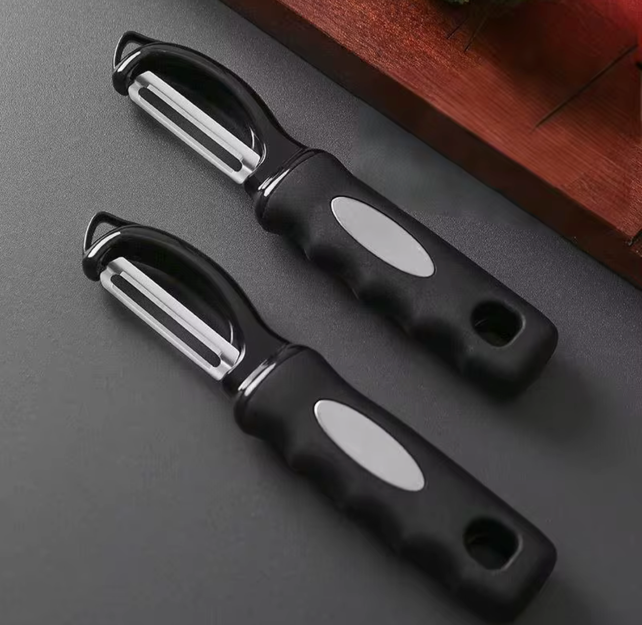 Stainless Steel Premium Swivel Kitchen Veggie Peeler Manual Operation Ultra Sharp Blades Soft Grip Handle for Easy Peeling